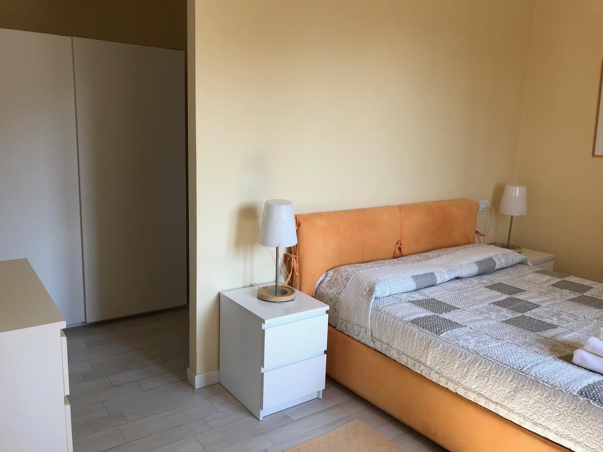 Aparthotel Residenza Le Logge Torri Del Benaco Exterior foto