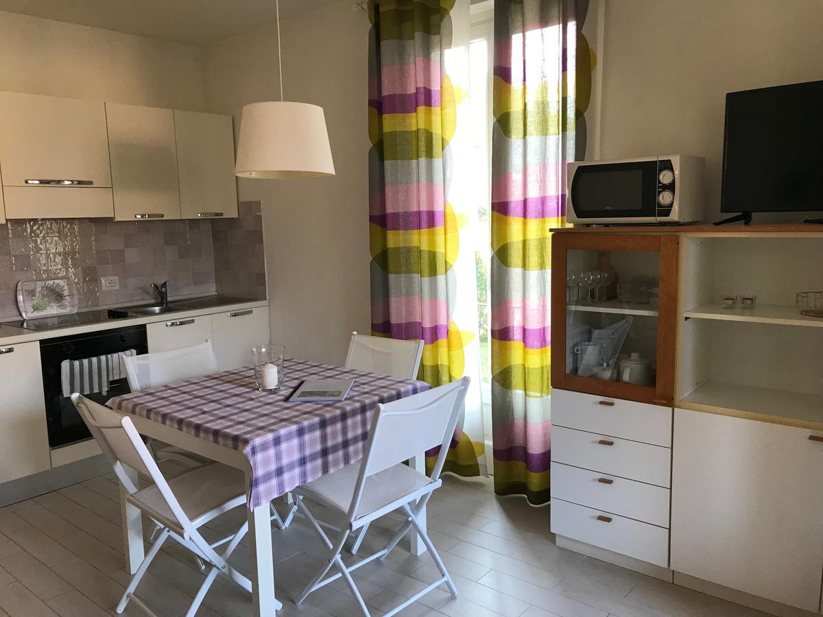 Aparthotel Residenza Le Logge Torri Del Benaco Exterior foto
