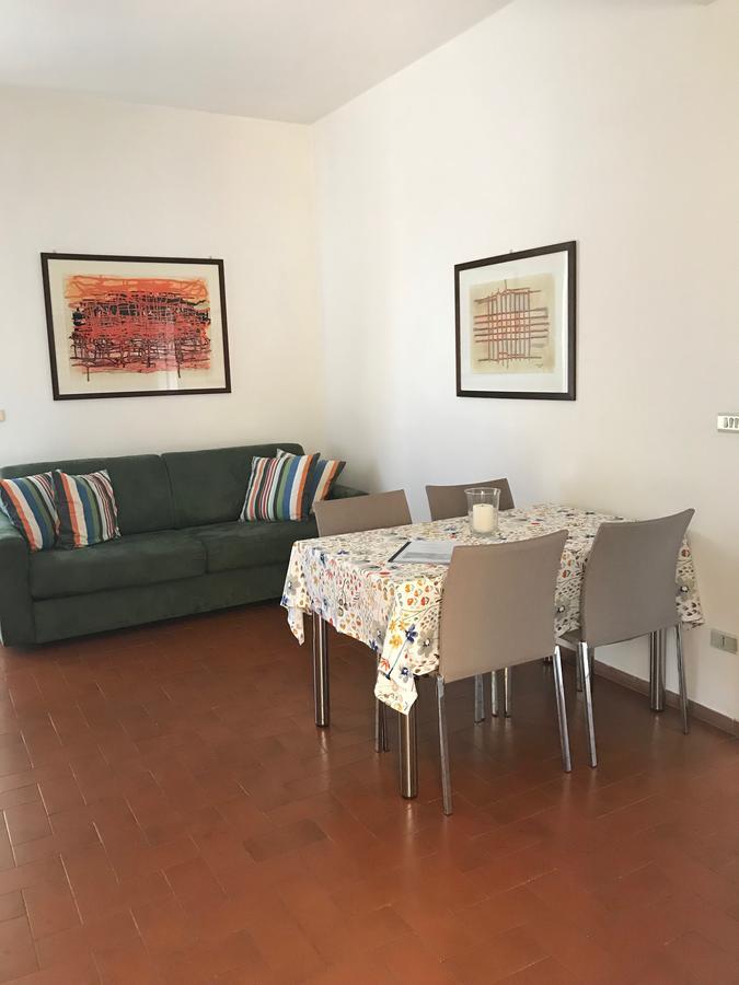 Aparthotel Residenza Le Logge Torri Del Benaco Exterior foto