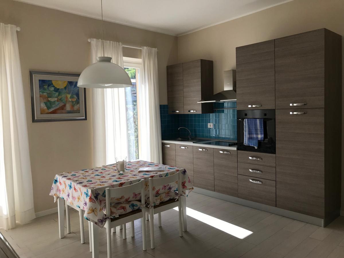 Aparthotel Residenza Le Logge Torri Del Benaco Exterior foto