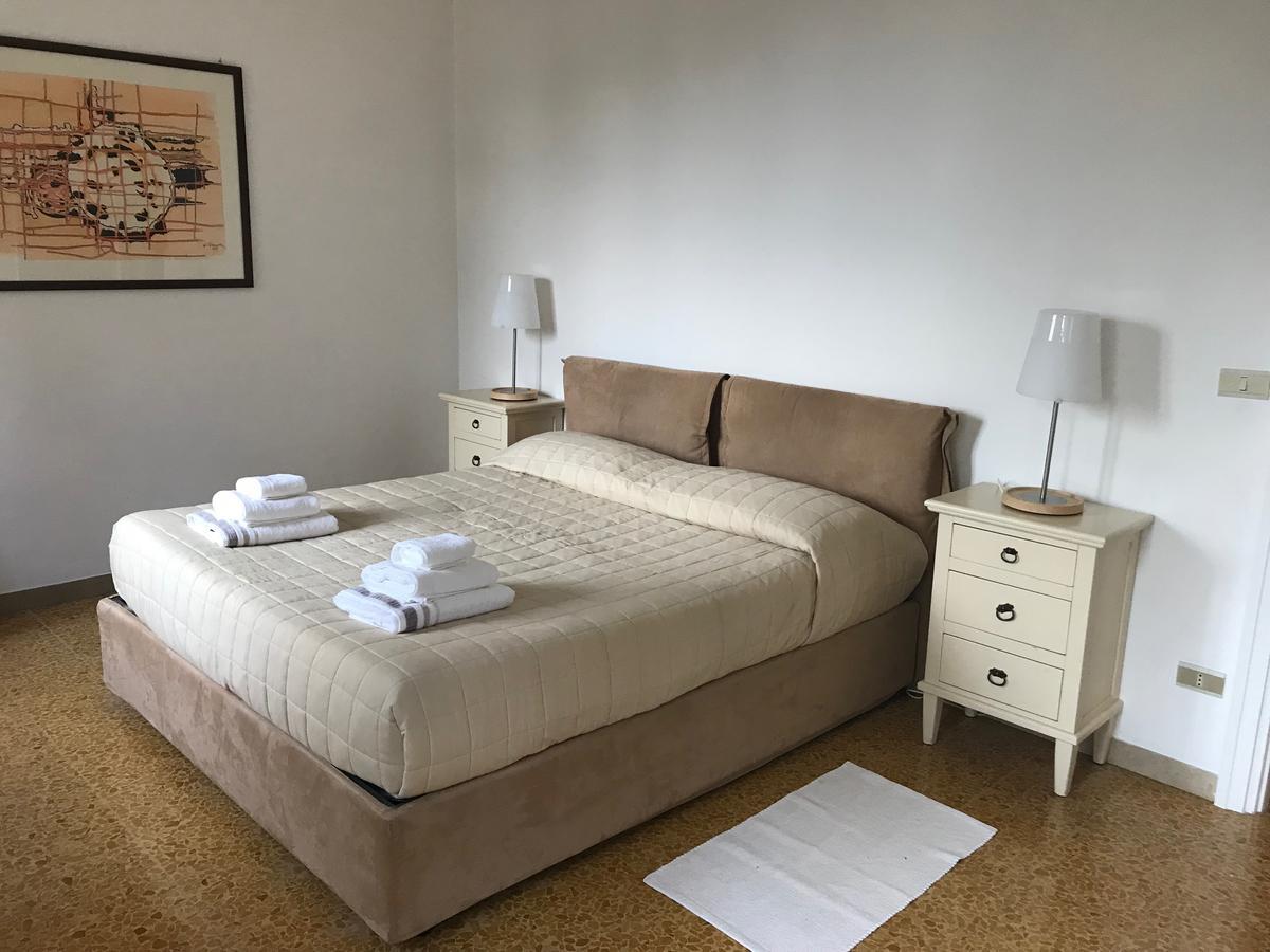 Aparthotel Residenza Le Logge Torri Del Benaco Exterior foto